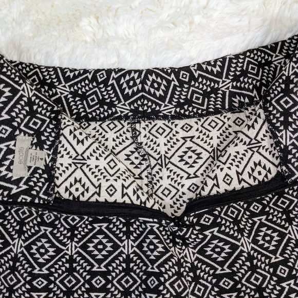 Aztec Print Shorts Ribbon Side by Urban Outfitters Ecote - Picture 3 of 6